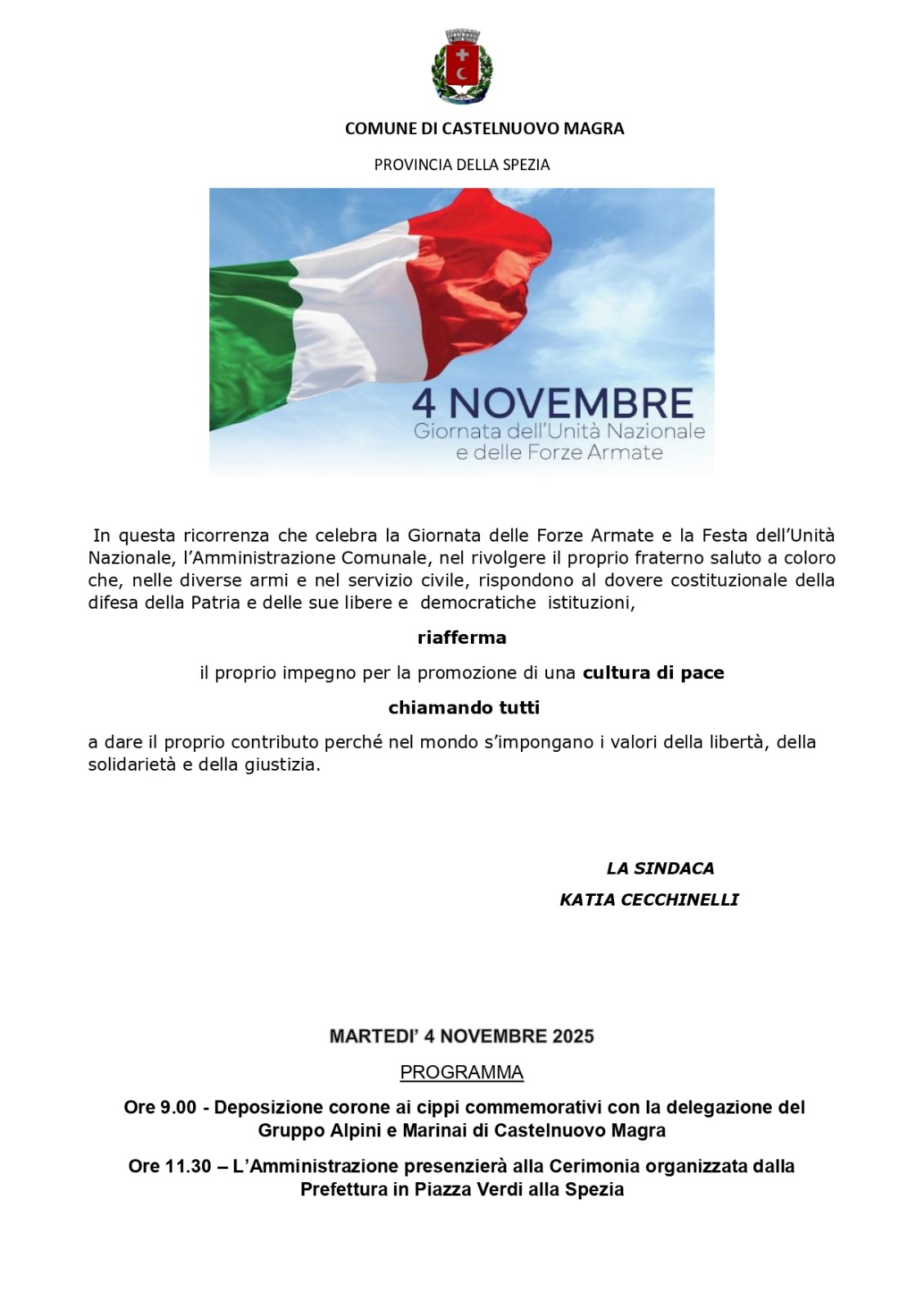 Locandina del Comune di Castelnuovo Magra per la celebrazione del 4 Novembre – Giornata dell’Unità Nazionale e delle Forze Armate.
In alto compare lo stemma del Comune. Al centro è visibile una grande bandiera italiana che sventola nel cielo azzurro.
Sotto, il testo ricorda l’importanza della ricorrenza e il messaggio della Sindaca Katia Cecchinelli, che riafferma l’impegno per la promozione di una cultura di pace e solidarietà.
In fondo, è riportato il programma delle cerimonie: deposizione di corone ai cippi commemorativi alle ore 9.00 e partecipazione alla cerimonia in Piazza Verdi alla Spezia alle ore 11.30.