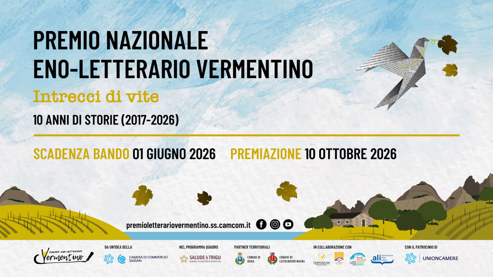 Evento: 10ª edizione del Premio Nazionale Eno-Letterario Vermentino (2017-2026), che unisce vino e narrativa.
Scadenza bando: 1 giugno 2026. Premiazione: 10 ottobre 2026.
Grafica: Un uccellino in origami fatto di carta stampata che vola su un paesaggio stilizzato di vigneti e colline.
Promotori: Ideato dalla Camera di Commercio di Sassari.
Collaborazioni e Patrocini: Consorzio di Tutela del Vermentino di Gallura DOCG, ALI (Associazione Librai Italiani) e Unioncamere.
sito web: premioletterariovermentino.ss.camcom.it insieme alle icone social (Facebook, Instagram, YouTube).