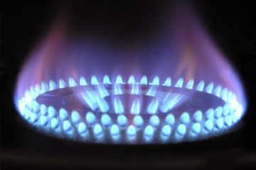 Fiammelle azzurre di fornelli a gas circolare