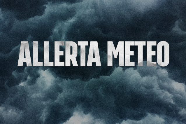 L'immagina raffigura un temporale con sfondo blu con la digitura in bianco : allerta meteo